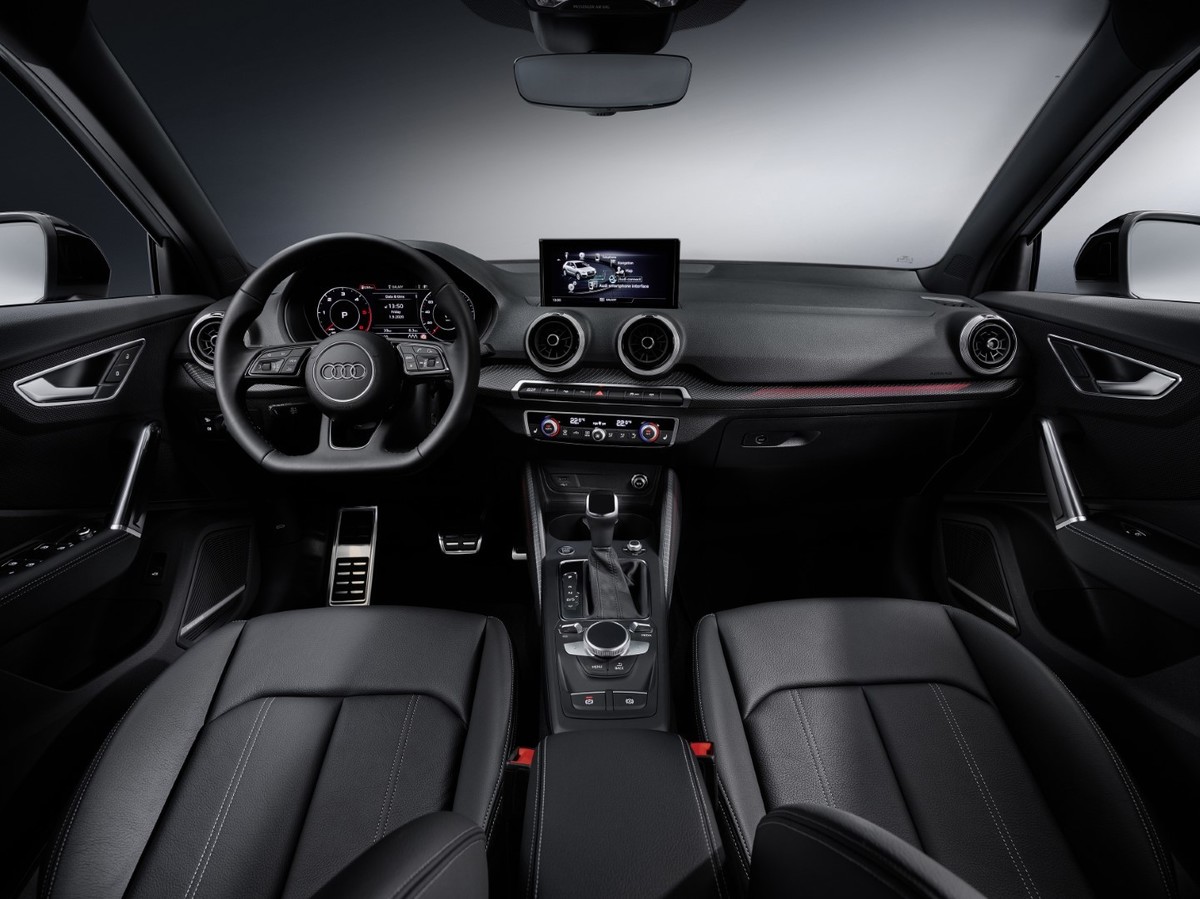 Audi Q2 S line 2021 - športni sedeži in oblazinjenje